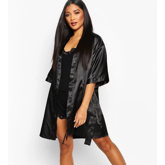 'Bride Squad' Metallic Embroidered Robe - Picture 4 of 4